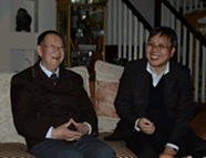 刘春杰慰问黄润乾院士.gif